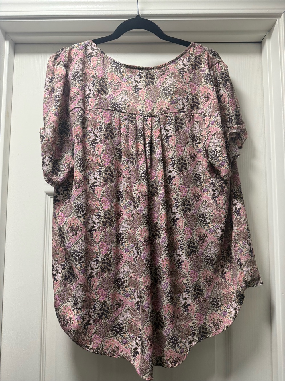 Daniel Rainn Pink Floral Puff-Sleeve V-Neck Blouse - Picture 5 of 5
